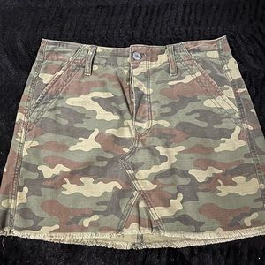 American eagle size 6 camo skirt. Barely worn!
